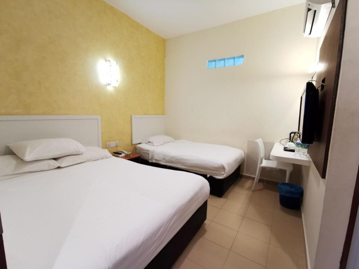 My Hotel Букит Мертаджам Екстериор снимка